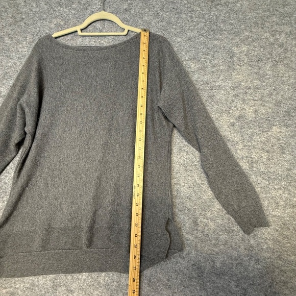 Vince Grey 100% Cashmere Sweater Women’s Long Sleeve Pullover Size Medium - Picture 7 of 11